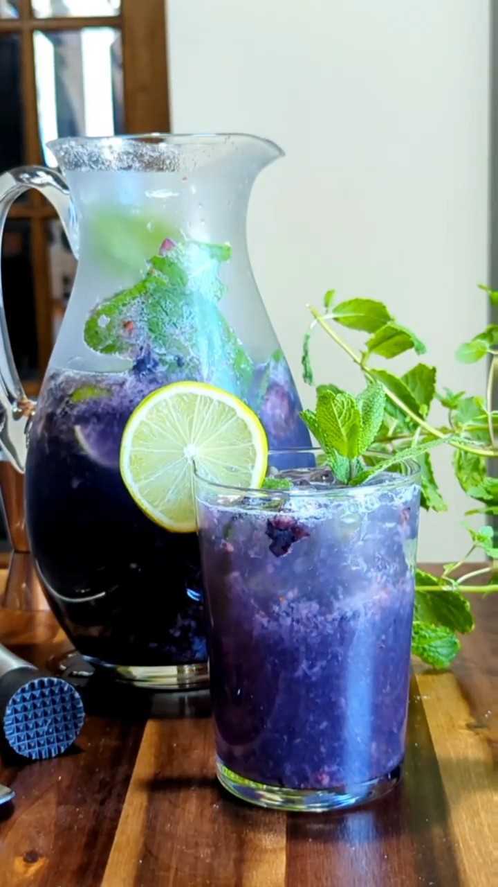 Blueberry Mojito with Blue Curacao Blueberry Mojito with Blue Curacao