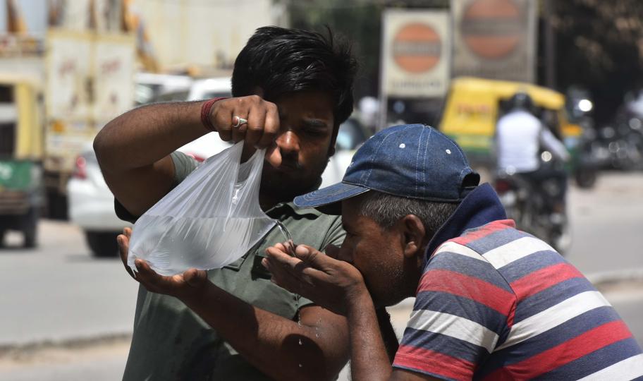 The IMD has forecasted heatwaves in Odisha, Jharkhand, Rajasthan, Punjab, Madhya Pradesh, Haryana, Uttar Pradesh and Delhi, among other states, till May 2. (HT PHOTO)
