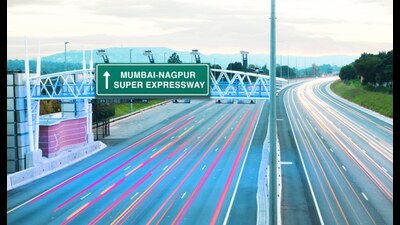 Mumbai-Nagpur E-way hit by second crane accident, no injuries reported Mumbai-Nagpur E-way hit by second crane accident, no injuries reported