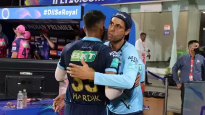 Hardik Pandya with Ashish Nehra. (IPL) Hardik Pandya with Ashish Nehra. (IPL)