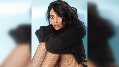 Sobhita Dhulipala's stylist Tanya Ghavri shared her coloured portrains on her Instagram handle and captioned it, "Somewhere between chic-waves and nets - is Sobhita, bold and beautiful as ever!." (Instagram/@tanyaghavri) Sobhita Dhulipala's stylist Tanya Ghavri shared her coloured portrains on her Instagram handle and captioned it, "Somewhere between chic-waves and nets - is Sobhita, bold and beautiful as ever!." (Instagram/@tanyaghavri)