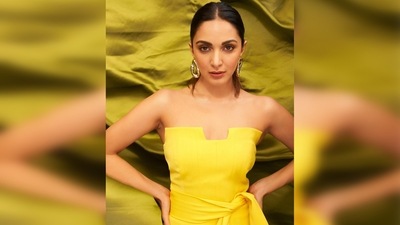 Kiara Advani captioned her post, "‘Twas a bright sunny day." Her post garnered more than 5 lakh likes. Mrunal Thakur complimented Kiara and called her, "Beauty." (Instagram/@kiaraaliaadvani) Kiara Advani captioned her post, "‘Twas a bright sunny day." Her post garnered more than 5 lakh likes. Mrunal Thakur complimented Kiara and called her, "Beauty." (Instagram/@kiaraaliaadvani)