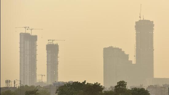 Noida, India - April 28, 2022: A view of the smog seen in Noida, India, on Thursday, April 28, 2022. (Photo by Sunil Ghosh / Hindustan Times)