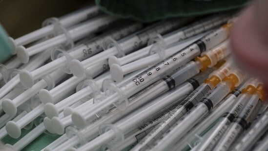 Doses of Moderna Covid-19 vaccine shots at a vaccination facility.(Bloomberg)