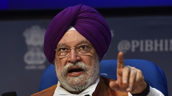 File photo of Union minister for petroleum and natural gas and housing and urban affairs Hardeep Singh Puri.&nbsp;(HT)