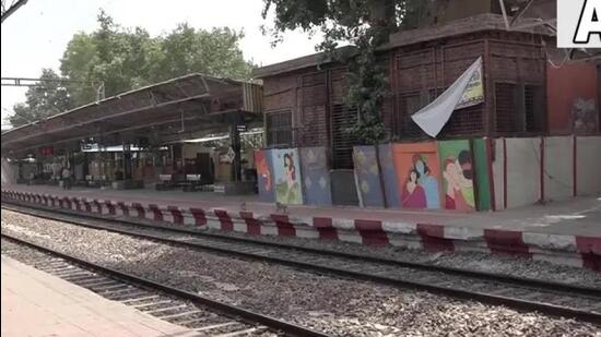 “Our staff continuously keeps vigil in the trains. DGP has now asked the DSP’s to do checking in the running trains and not only when the trains arrive at their respective railway stations,” a GRP officer in Ludhiana said. (HT FILE)