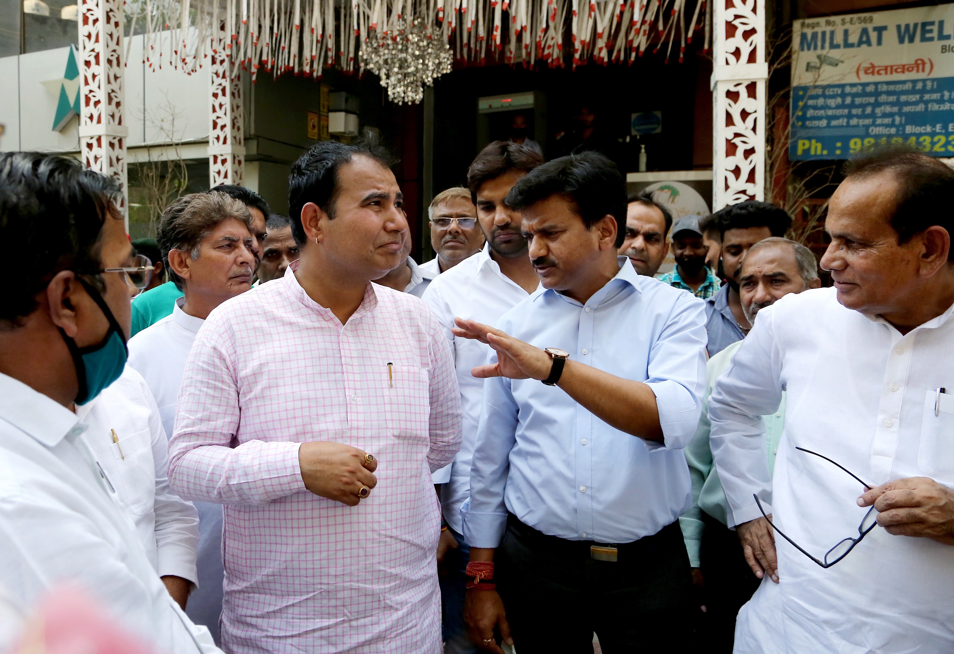 South Delhi Municipal Corporation (NDMC) mayor Mukesh Suryan inspects Jasola Village for a month-long demolition drive on Wednesday.&nbsp; (ANI)