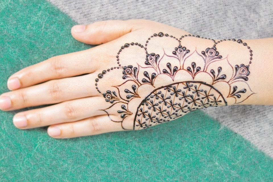 Mehndi designs for Eid al-Fitr: Latest trendy designs, Arabic patterns ...