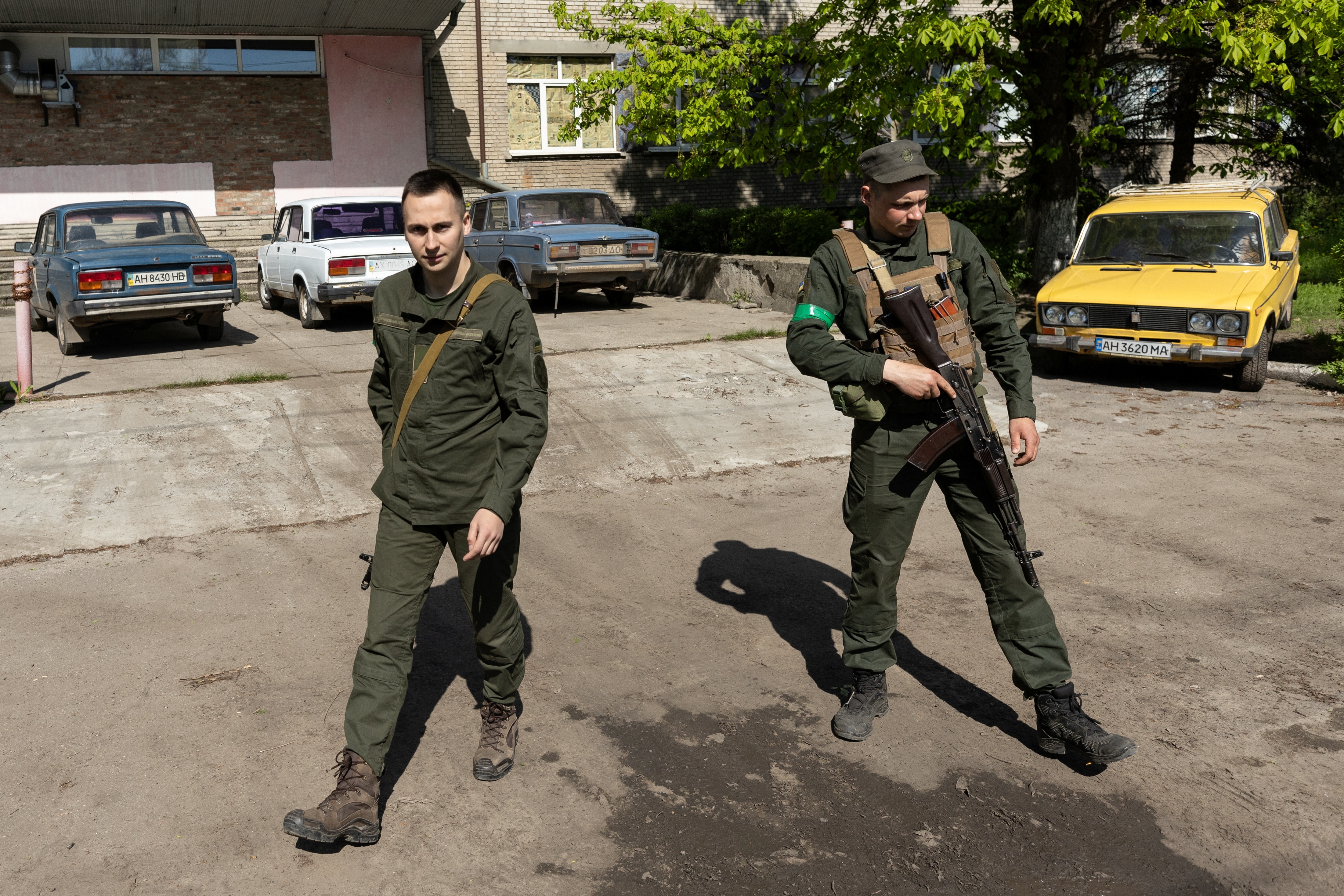 Ukraine servicemen walk next to a parking space full of Lada cars, amid Russia's invasion of Ukraine in Sloviansk, in Donetsk region, on April 27, 2022.&nbsp; (Reuters photo)
