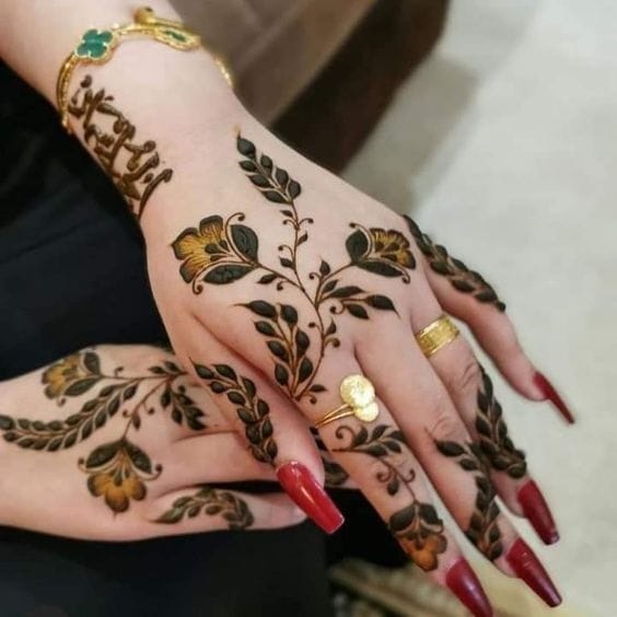 Bhai Dooj 2022: महिलाएं अपने हाथों पर लगाएं ये यूनिक मेहंदी डिजाइन |  Sisters apply this stylish mehndi design on Bhai Dooj - Hindi Boldsky