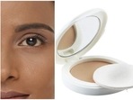 Compact powder gives a matte finish to the skin.