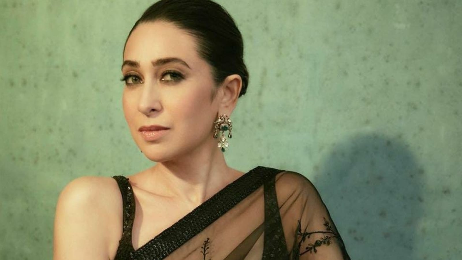 Karisma Kapur Xxx - Karisma Kapoor responds as fan asks her if she would ever get married again  | Bollywood - Hindustan Times