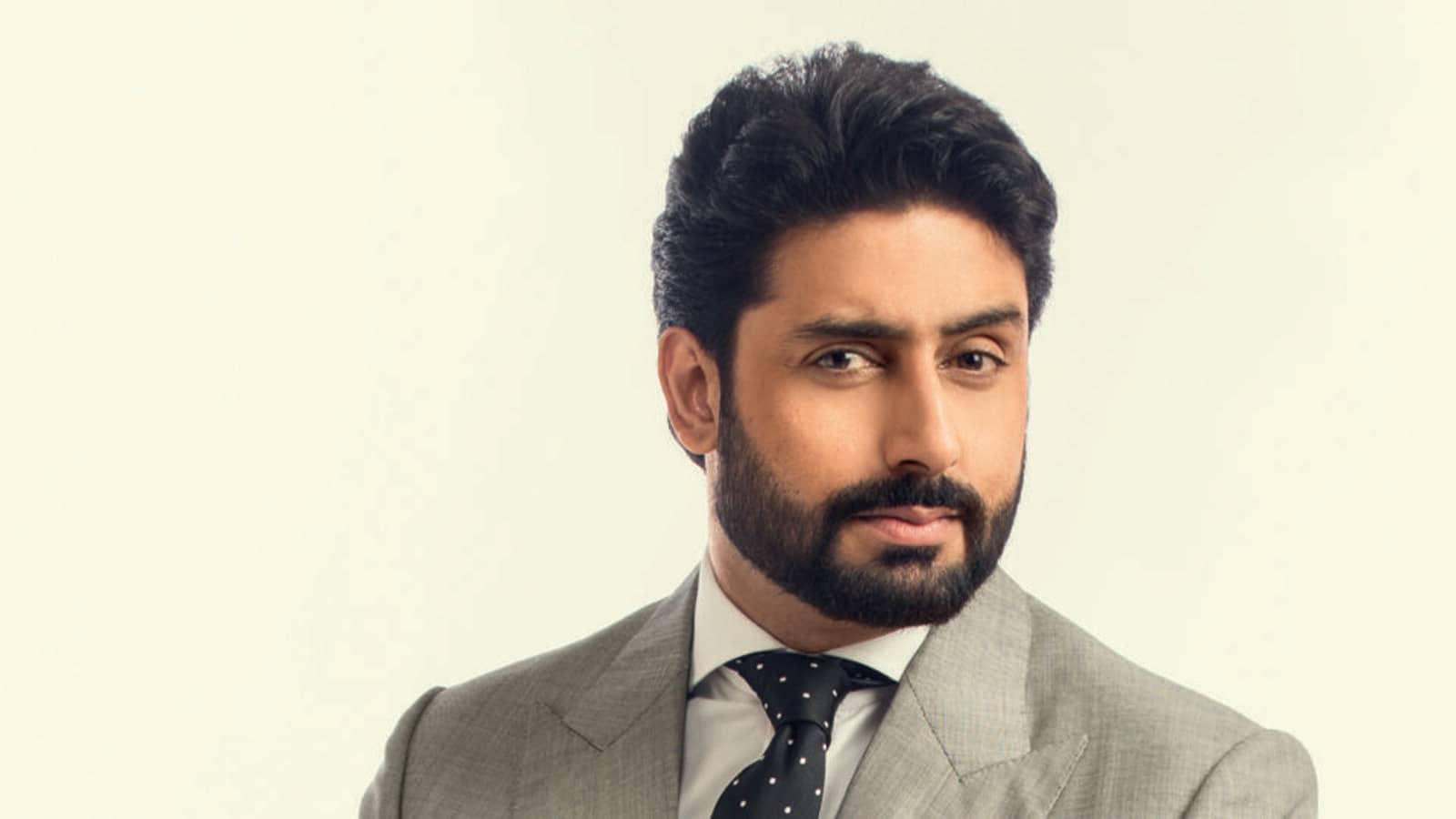 HTCityCheers23: Abhishek Bachchan recalls he signed his first film when he was 23 - News Azi