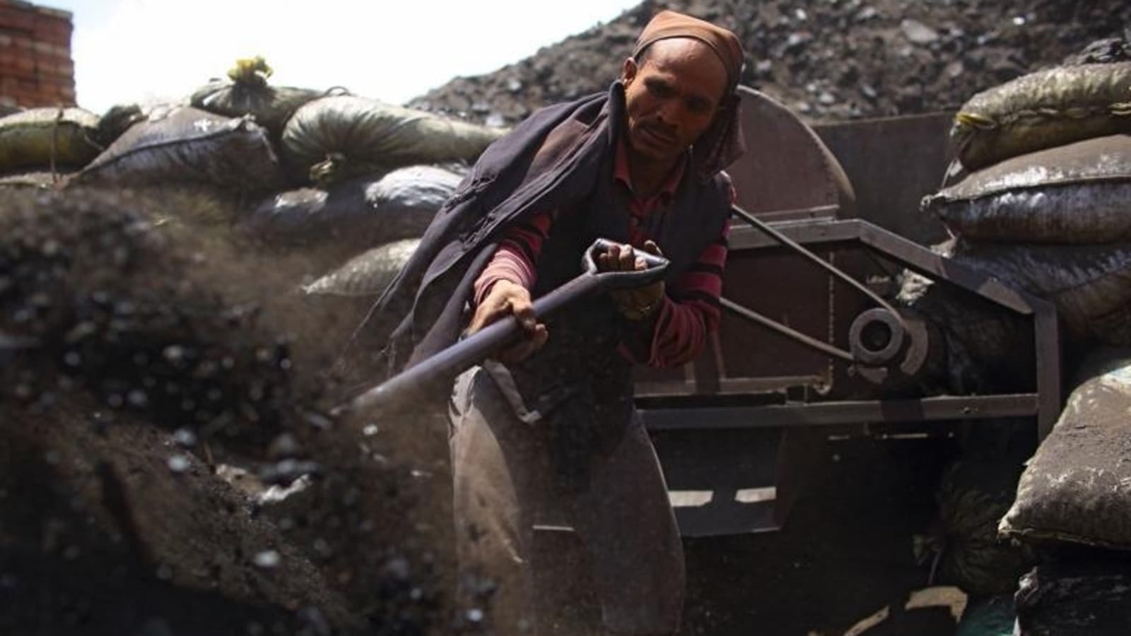 Amid power crisis, boiling heat, it's Centre vs Delhi on coal supply