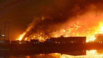 A view of the fire that broke out at the Bhalswa landfill site in north Delhi on Tuesday night (HT Photo) A view of the fire that broke out at the Bhalswa landfill site in north Delhi on Tuesday night (HT Photo)
