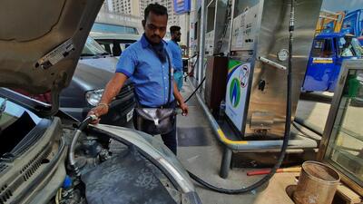 Thane, India - April 13, 2022: A worker fills CNG gas in a car even as the prices has increased by Rs.5 at a CNG Gas Station, Kapurbawdi, in Thane, Mumbai, India, on Wednesday, April 13, 2022. (Praful Gangurde/HT Photo) (HT PHOTO) Thane, India - April 13, 2022: A worker fills CNG gas in a car even as the prices has increased by Rs.5 at a CNG Gas Station, Kapurbawdi, in Thane, Mumbai, India, on Wednesday, April 13, 2022. (Praful Gangurde/HT Photo) (HT PHOTO)