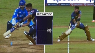 Rishabh Pant's low catch to remove Shreyas Iyer (IPLt20.com)