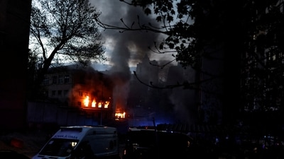 Fire burns in a building after a shelling, amid Russia's invasion of Ukraine, in Kyiv, Ukraine April 28, 2022. REUTERS/Zohra Bensemra (REUTERS)