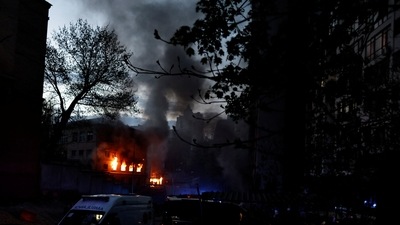 Fire burns in a building after a shelling, amid Russia's invasion of Ukraine, in Kyiv, Ukraine April 28, 2022. REUTERS/Zohra Bensemra (REUTERS)