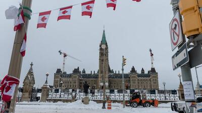 City employees clean up Wellington Street in front of Parliament Hill, previously occupied by the Freedom Convoy, in Ottawa, Ontario, Canada, on February 20, 2022. (AFP) City employees clean up Wellington Street in front of Parliament Hill, previously occupied by the Freedom Convoy, in Ottawa, Ontario, Canada, on February 20, 2022. (AFP)