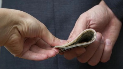 ASI Avtar Singh, who is posted as traffic in-charge of the Chandigarh airport’s Zone 4, had demanded the bribe to let off a person stopped for violating traffic rules. (HT)