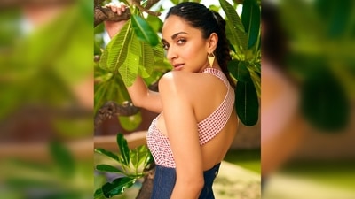 Kiara Advani's jumpsuit features a criss-cross open front and back with denim flared bottoms. (Instagram/@kiaraaliaadvani) Kiara Advani's jumpsuit features a criss-cross open front and back with denim flared bottoms. (Instagram/@kiaraaliaadvani)