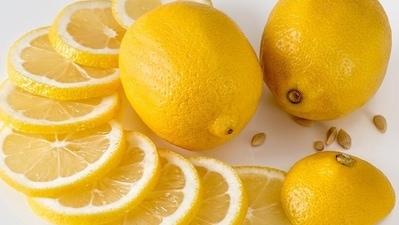 Lemon: The most famous natural weight loss remedy which actually works but should be avoided by people with joint pain and hyper acidity. For others, one lemon with warm water on empty stomach works super well. (Pixabay)