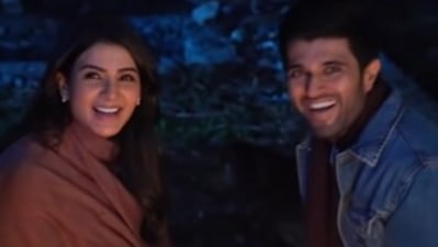 Vijay Deverakonda surprised Samantha Ruth Prabhu on her birthday. Vijay Deverakonda surprised Samantha Ruth Prabhu on her birthday.