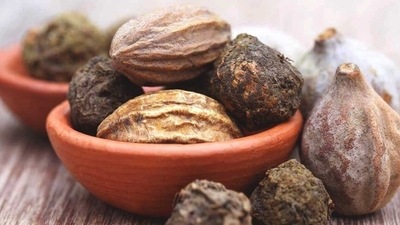 Triphala: 1 tsp with warm water at bedtime flushes toxins out and cleanses your system (Pinterest)
