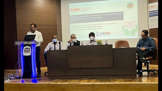 To address the issue of air pollution caused by development and construction work, Navi Mumbai Municipal Corporation conducted a workshop with city builders and developers on Thursday. (HT PHOTO)