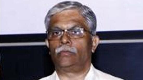 Prof Karmalkar said, SPPU is not operational on the Twitter platform and still it is connected to more than seven lakh students. (HT PHOTO)