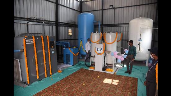 NMMC’s oxygen plant set up for treatment against Covid in Vashi, Navi Mumbai. NMMC has spent ₹127Cr for public health care during the pandemic. (BACHCHAN KUMAR/HT PHOTO)