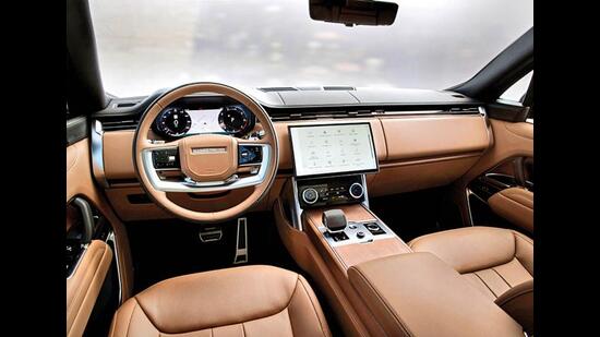 The interior of the fifth-gen Range Rover boasts more features & a more modern design