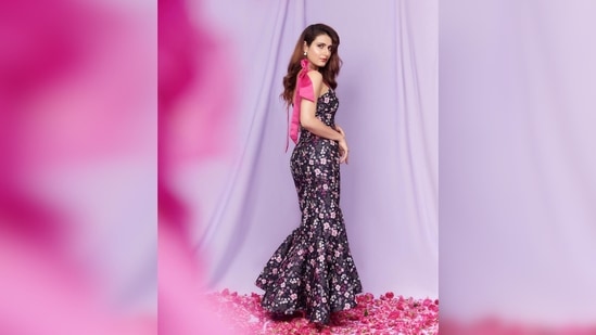 Fatima Sana Shaikh takes summer fashion to a whole new level with her latest look in a floral body-hugging dress.(Instagram/@fatimasanashaikh)