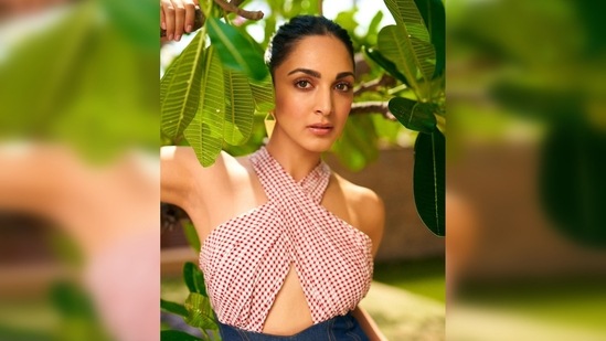 Kiara Advani picked this outfit from the clothing line ATSU and is worth <span class='webrupee'>₹</span>18k.(Instagram/@kiaraaliaadvani)