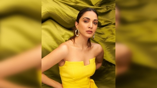 Kiara Advani picked her red carpet-worthy ensemble from the shelves of designer Riti Rahul Shah's clothing line.(Instagram/@kiaraaliaadvani)