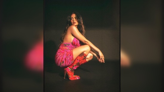 Esha Gupta's outfit is by the international designer Magda Butrym clothing house. She teamed her look with knee-high floral boots.(Instagram/@chandiniw)