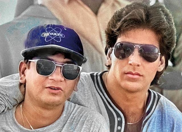 With Akshay Kumar on the sets of Mohra, Shabbir’s first film as a writer