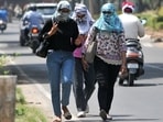 Delhi on Saturday recorded a maximum temperature of 43.5 degrees Celsius. (Ravi Kumar/HT) Delhi on Saturday recorded a maximum temperature of 43.5 degrees Celsius. (Ravi Kumar/HT)