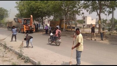 The cleanliness drive underway at Keys Hotel Road in Ludhiana on Saturday. MLA Gurpeet Gogi inspected the work. (HT Photo)
