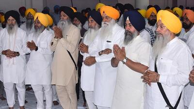 SGPC president Harjinder Singh Dhami (third from left) with other management committee members and officials praying for the release of Sikh prisoners, in Amritsar on Saturday. (HT Photo)