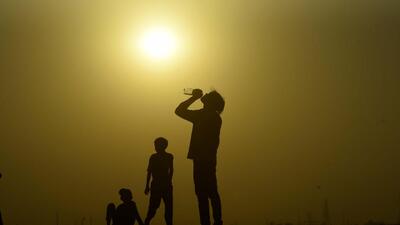 IMD officials said Sunday is likely to see the sweltering heat continue across the city. (Raj K Raj/HT) IMD officials said Sunday is likely to see the sweltering heat continue across the city. (Raj K Raj/HT)