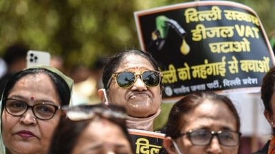 The protest came after PM Modi on Wednesday called out called out the chief ministers who did not reduce taxes on fuel prices yet - during the Covid-19 meeting with them. (Sanchit Khanna/HT) The protest came after PM Modi on Wednesday called out called out the chief ministers who did not reduce taxes on fuel prices yet - during the Covid-19 meeting with them. (Sanchit Khanna/HT)