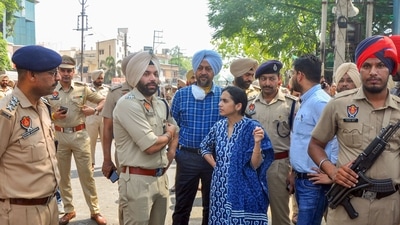 DC Sakshi Sawhney along with SSP Nanak Singh outside Kali Mata temple, a day after clashes broke out between two groups, in Patiala, Punjab, on Saturday, April 30, 2022. (PTI Photo) DC Sakshi Sawhney along with SSP Nanak Singh outside Kali Mata temple, a day after clashes broke out between two groups, in Patiala, Punjab, on Saturday, April 30, 2022. (PTI Photo)