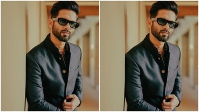 Shahid played muse to fashion designer Raghavendra Rathore and picked a dapper suit for the pictures. (Instagram/@shahidkapoor)