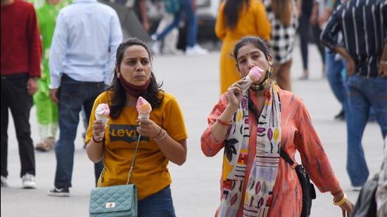 Tourists take a stroll on a hot sunny day on The Ridge in Shimla on Saturday. (Deepak Sansta/HT)