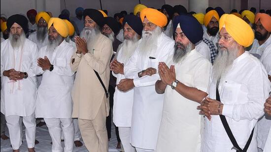 SGPC president Harjinder Singh Dhami (third from left) with other management committee members and officials praying for the release of Sikh prisoners, in Amritsar on Saturday. (HT Photo)