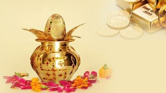 Akshaya Tritiya 2022: People buy gold on this day hoping to get blessed with wealth throughout the year.(Pinterest) Akshaya Tritiya 2022: People buy gold on this day hoping to get blessed with wealth throughout the year.(Pinterest)