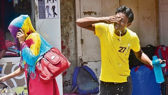 A youth washes his face for little respite in the sweltering heat as mercury rises in Mumbai.(HT_PRINT)