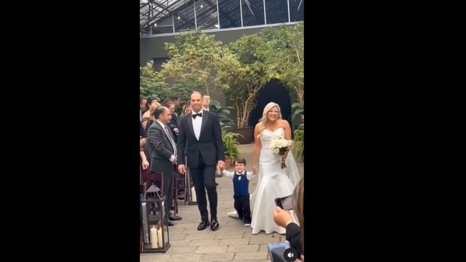 1600px x 899px - Son runs over to mom when he sees her walking down the aisle. Watch sweet  video | Trending - Hindustan Times